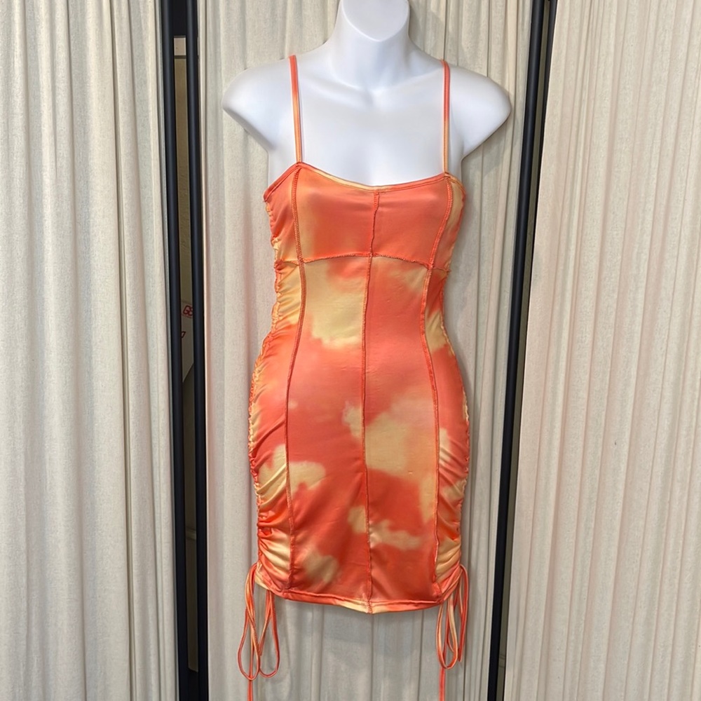 NWT- ZAFUL NEON ORANGE SCUNCH MINI DRESS SIZE MEDIUM